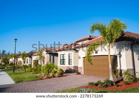 Bonita Springs luxury retirement community with golf course. Houses for sale in Southwest Florida.
