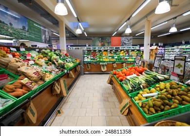 562,144 Fruits vegetables market Images, Stock Photos & Vectors ...