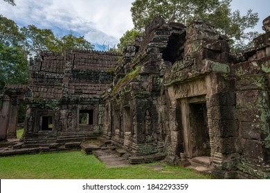 Bonteay Kdey Temple locate in Angkor wat site. Apsara status on the wall.