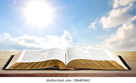 Bible Ouverte High Res Stock Images Shutterstock