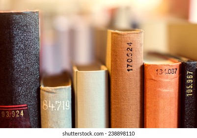Books with call numbers is the library
