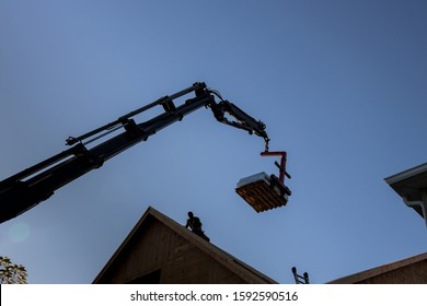 232 Crane lifting roof truss Images, Stock Photos & Vectors | Shutterstock