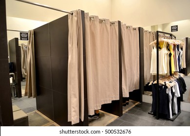 Imagenes Fotos De Stock Y Vectores Sobre Fitting Room In