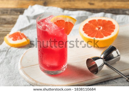 Boozy Refreshing Sea Breeze Cocktail with Grapefruit and Vodka