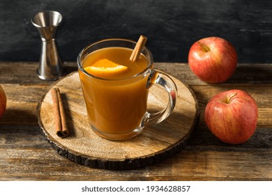Boozy Warm Apple Cider Cocktail with Whiskey and Orange
