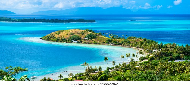 Bora Bora beach with turquoise water, Tahiti, French Polynesia