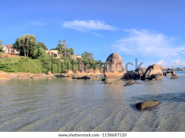 Bord De Plage Rocher Thailande Stock Photo Edit Now