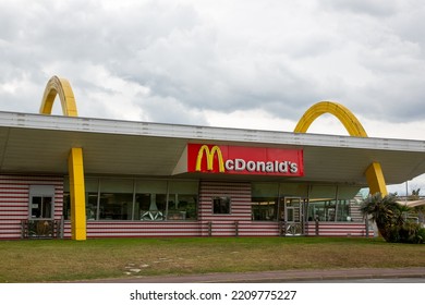 Bordeaux , Aquitaine  France - 01 10 2022 : McDonald Sign Text Yellow Logo Brand On Facade Restaurant Exterior Of McDonalds Fastfood