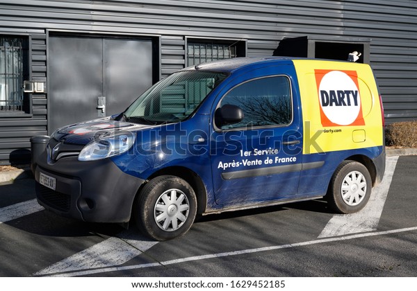 Bordeaux , Aquitaine / France - 01 15 2020 : Darty\
car van truck delivery shop sign store logo electronic retailer\
french shop
