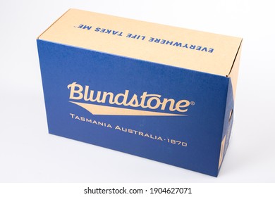 blundstone shoe box