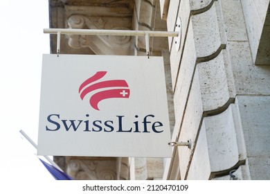 Bordeaux , Aquitaine  France - 02 02 2022 : Swiss Life Logo Brand And Text Sign Panel Of Office Insurance Company Agency From Switzerland