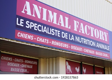 Bordeaux , Aquitaine France - 02 25 2021 : Animal Factory Logo Sign Store Animals Center Shop Home Improvement Brand