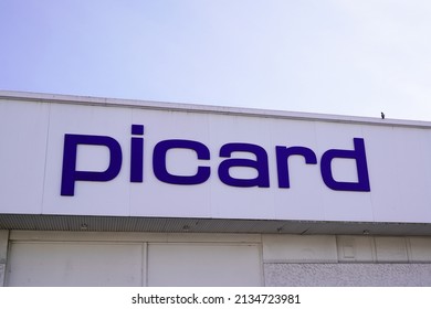 Bordeaux , Aquitaine  France - 03 07 2022 : Picard Logo Brand And Text Sign On Wall Facade Store French Food Market Of Frozen Company