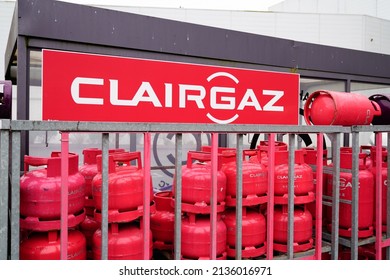 Bordeaux , Aquitaine  France - 03 12 2022 : Clairgaz Logo Brand And Text Sign On Gas Bottle Storage Cage In Shop Leclerc Clair Gaz Outdoor