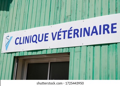 Bordeaux , Aquitaine / France - 03 15 2020 : Veterinaire Doctor Veterinary Logo Sign Text On Office Store Building In France