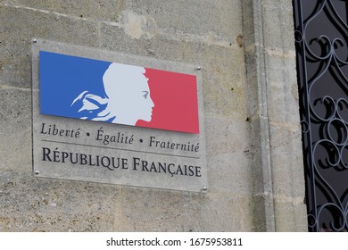 Place De La Republique Images Stock Photos Vectors Shutterstock