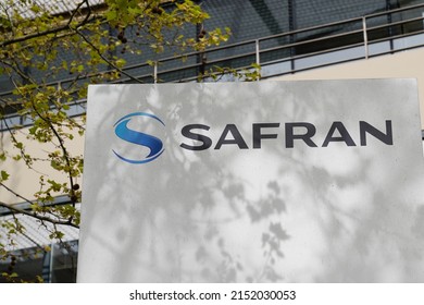 Safran Logo Picture Neckwarmer 