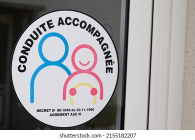 Bordeaux , Aquitaine  France - 05 08 2022 : Conduite Accompagnee Logo Brand And Text Sign French Of Student Driver In Driving School Private Family Car