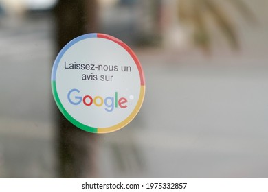 Bordeaux , Aquitaine France - 05 14 2021 : Google Sign Logo And Brand Text Front Of Windows Store On Sticker Customer Review