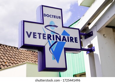 22 Veterinaire logo Images, Stock Photos & Vectors | Shutterstock