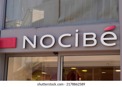 Bordeaux , Aquitaine  France - 07 04 2022 : Nocibe Logo Brand And Text Sign On Beauty Shop Facade In City Center Main Street Store