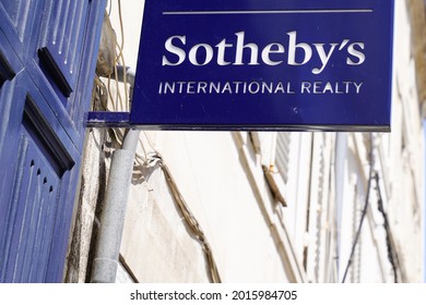 Bordeaux , Aquitaine France - 07 25 2021 : Sothebys Logo Brand And Sign Luxury Brokers Office Realty And Auctions Real Estate Text