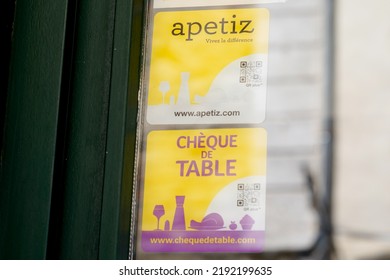 Bordeaux , Aquitaine  France - 08 15 2022 : Cheque De Table Brand Logo Apetiz And Text Sign On Restaurant Windows Door