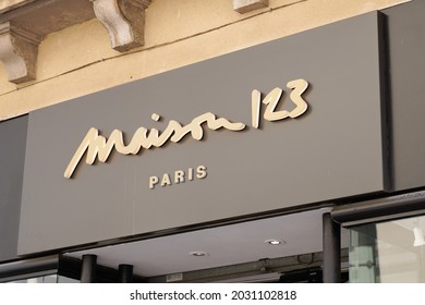 Bordeaux , Aquitaine  France - 08 20 2021 : maison 123 paris sign text and brand logo store for home interior house shop