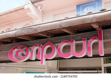 Bordeaux , Aquitaine  France - 08 08 2022 : Rip Curl Text Brand And Logo Sign Wall Facade Shop Of Surf Board Fashion 