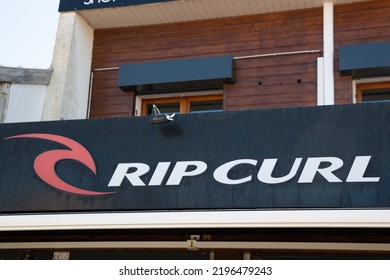 Bordeaux , Aquitaine  France - 08 29 2022 : Rip Curl Logo Sign And Brand Text On Store Facade Clothing Shop Entrance