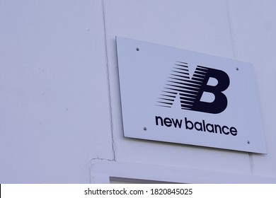 new balance sign