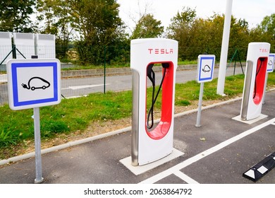 Bordeaux , Aquitaine France - 10 20 2021 : tesla red text sign and logo brand on white charger supercharger power supply for electric cars vehicle ev