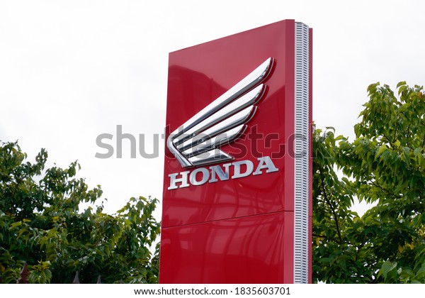 Bordeaux , Aquitaine / France - 10 10 2020 : honda\
motorcycle text and sign front of dealership store motorbike\
company name with logo