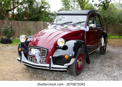 Bordeaux , Aquitaine France - 11 02 2021 : Citroën 2CV Charleston Limited Edition Car Old Vehicle Young Timer