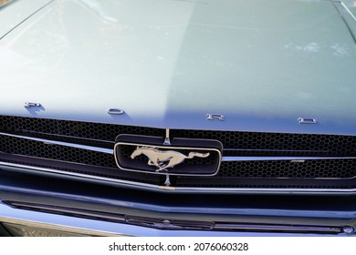 Bordeaux , Aquitaine France - 11 05 2021 : Ford Mustang Muscle Car Logo Brand Horse And Sign Text Of Old Vintage Retro Automobile