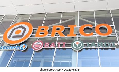 Bordeaux , Aquitaine France - 12 12 2021 : Brico E.leclerc Brand Logo And Text Sign Facade Entrance Windows Front Of Super Store Do-it-yourself Market French