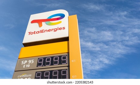 Bordeaux , Aquitaine  France - 19 09 2022 : Totalenergies Brand Text Company Logo Sign Price Total Energies Gas Service Station Store