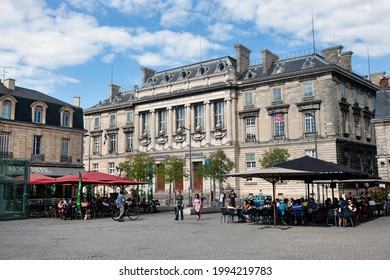 BORDEAUX, FRANCE 15 Th Of JUNE 2014: The Old University Building In Bordeaux.