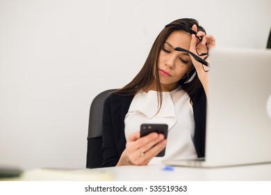 2,665 Girl worried her phone Images, Stock Photos & Vectors | Shutterstock