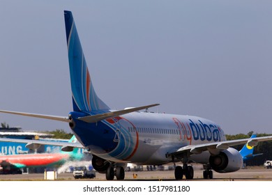 Imagenes Fotos De Stock Y Vectores Sobre 737 Shutterstock