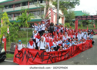 Borneo/Indonesia June 3 2019 : The Process Of Enrollment Activities In The Faculty Of Law School Ward With The Democratic Education Agenda And Justice Toward Humanity.