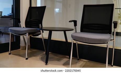 Bosnia And Hercegovina, Sarajevo, 10.september 2022 : White Business Building Lobby With A Door And Chairs For Clients Waiting For  Visit. 