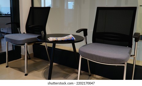 Bosnia And Hercegovina, Sarajevo, 10.september 2022 : White Business Building Lobby With A Door And Chairs For Clients Waiting For  Visit. 