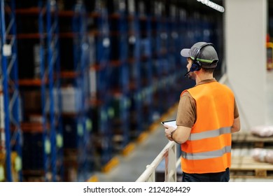 A boss with tablet and voice picking overseeing shipping at warehouse.