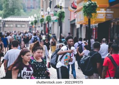 BOSTON, MA - JULY 16, 2019: Crowd Of People Walking A Busy Shopping District In The Downtown Crossing Boston, Massachusetts, USA.