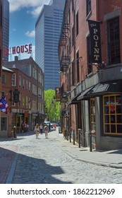 Boston, MA, USA-May 2020; View Through The Narrow Cobblestone Street In Old Colonial Boston Around Marsh Street And Creek Square