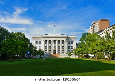 Boston, Massachusetts - July 31, 2018: Harvard Medical School At Early Morning. The School Is The Graduate Medical School Of Harvard University And Is In The Longwood Medical Area Of The Mission Hill.