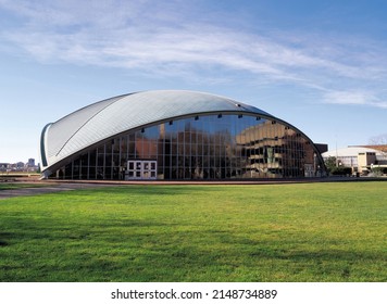 Boston, Massachusetts, United States - November 1, 2004: Autumnal View Of Lawn And A Dome Building At MIT
