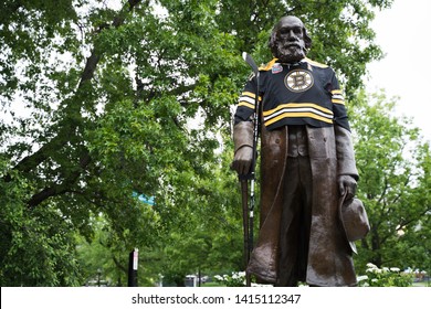 Boston, Massachusetts / USA - 06/01/2019: Boston Bruins Fans Dress Up Statue In Boston Commons In Bruins Gear To Support The Home Town Hockey Team! Statue Of Pastor Edward Everett