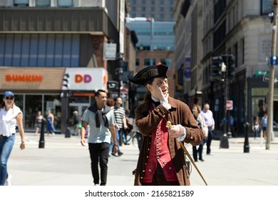 Boston, Massachusetts, USA-June 4, 2022 A Man Dressed In American Colonial Attire Calls People For A Tour 